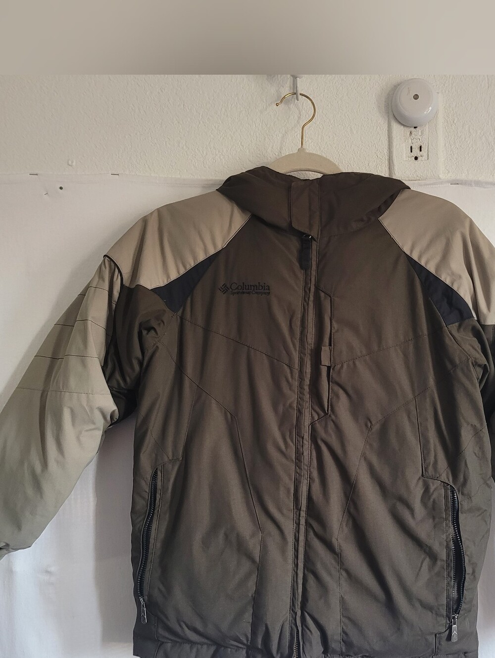Columbia Youth Winter Jacket in Olive Green and Black Size 10-12 Youth.